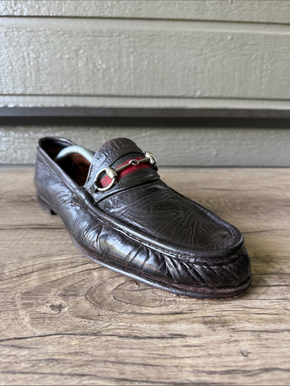 Damaged Gucci Men's Black Leather Loafers with Green and Red Accents size 11